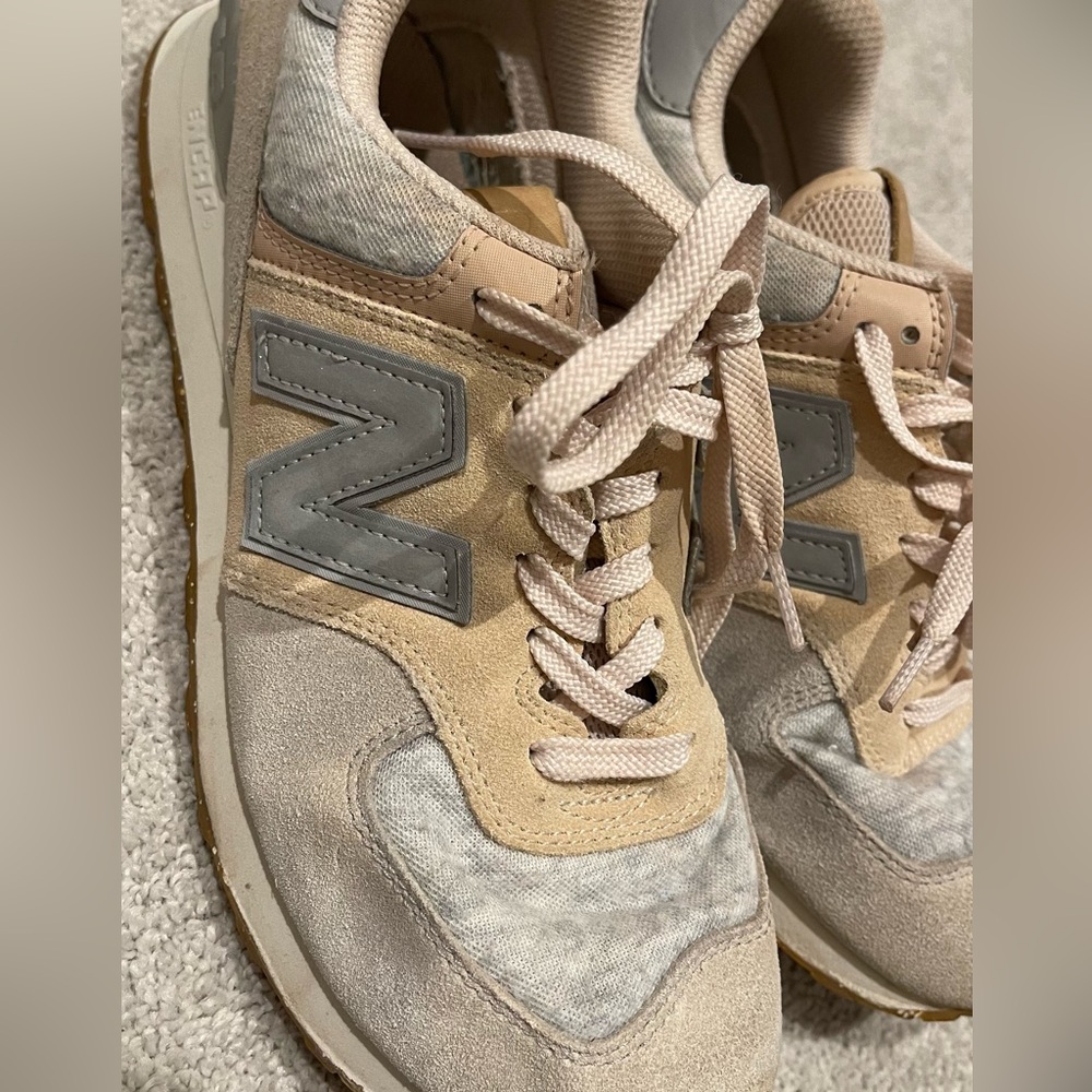 New Balance 574 Sneakers Womens Beige Cream Gray Suede Mesh Lace Up Size 9.5